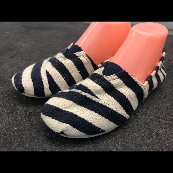 Lazy Days Women’s Black&White Striped Loafer Shoes - Picture 3 of 8